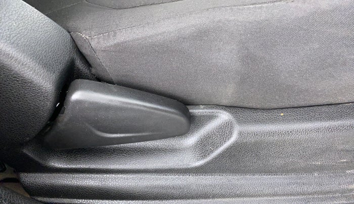 2019 Renault Kwid 1.0 RXT Opt, Petrol, Manual, 25,977 km, Driver Side Adjustment Panel