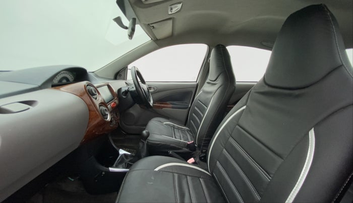 2011 Toyota Etios VX, Petrol, Manual, 86,258 km, Right Side Front Door Cabin