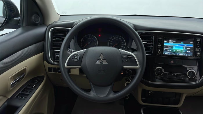 MITSUBISHI OUTLANDER-Steering Wheel Close-up