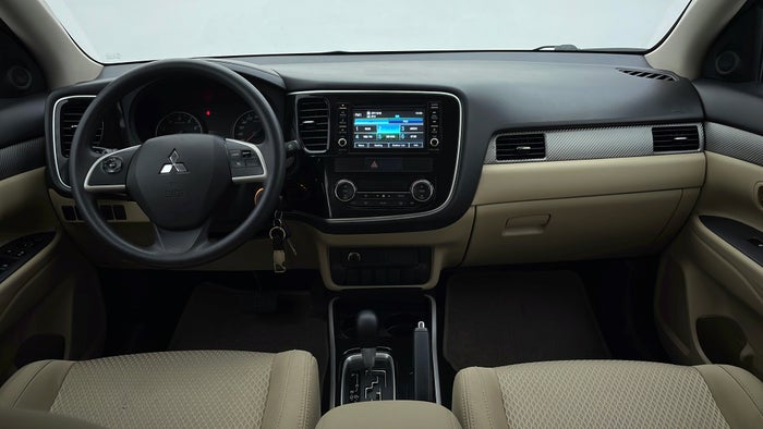 MITSUBISHI OUTLANDER-Dashboard View