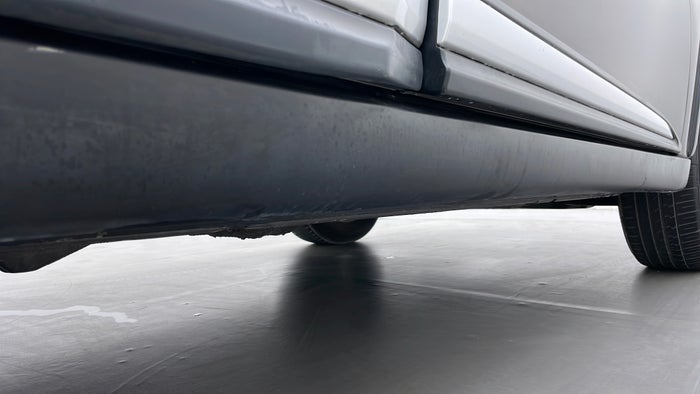MITSUBISHI OUTLANDER-Running Board RHS Scratch