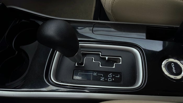 MITSUBISHI OUTLANDER-Gear Lever