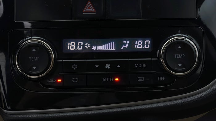 MITSUBISHI OUTLANDER-Automatic Climate Control