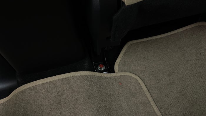 MITSUBISHI OUTLANDER-Seat RHS Front Seat Rail Cover Missing