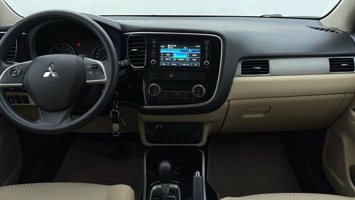 MITSUBISHI OUTLANDER-Center Console