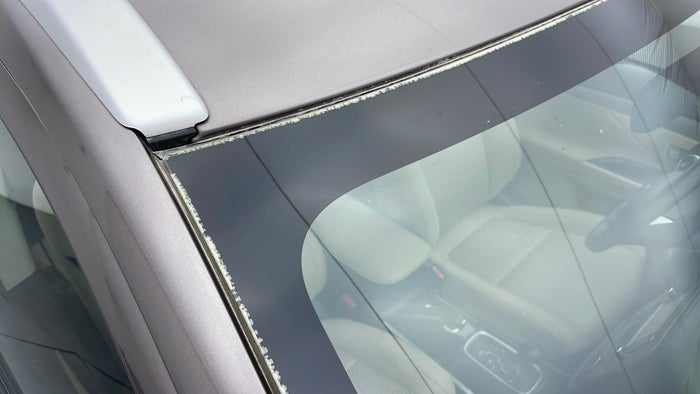 MITSUBISHI OUTLANDER-Windshield Front Air Bubbles
