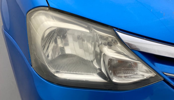2013 Toyota Etios Liva V, Petrol, Manual, 86,000 km, Right headlight - Faded