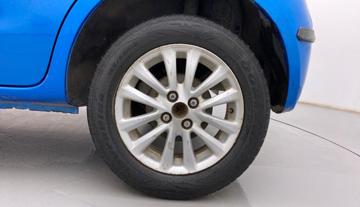 2013 Toyota Etios Liva V, Petrol, Manual, 86,000 km, Left Rear Wheel
