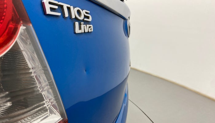 2013 Toyota Etios Liva V, Petrol, Manual, 86,000 km, Dicky (Boot door) - Slightly dented