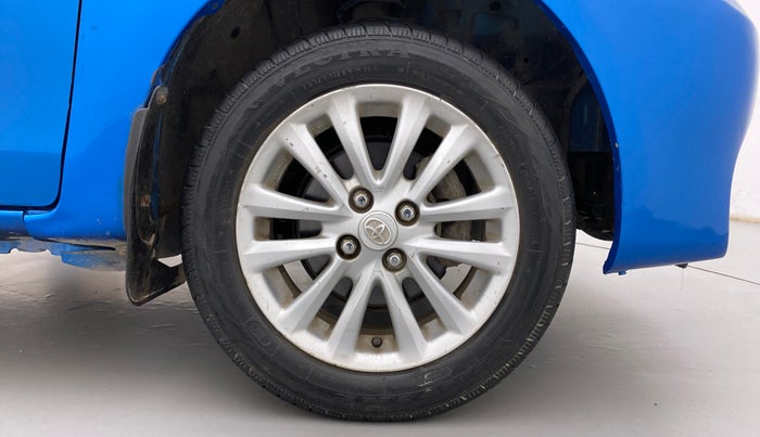 2013 Toyota Etios Liva V, Petrol, Manual, 86,000 km, Right Front Wheel