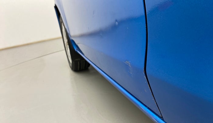 2013 Toyota Etios Liva V, Petrol, Manual, 86,000 km, Front passenger door - Slightly dented