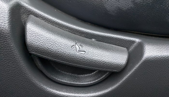 2018 Hyundai Grand i10 SPORTZ 1.2 KAPPA VTVT, CNG, Manual, 23,587 km, Driver Side Adjustment Panel