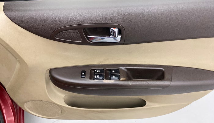 2011 Hyundai i20 MAGNA O 1.2, Petrol, Manual, 60,234 km, Driver Side Door Panels Control