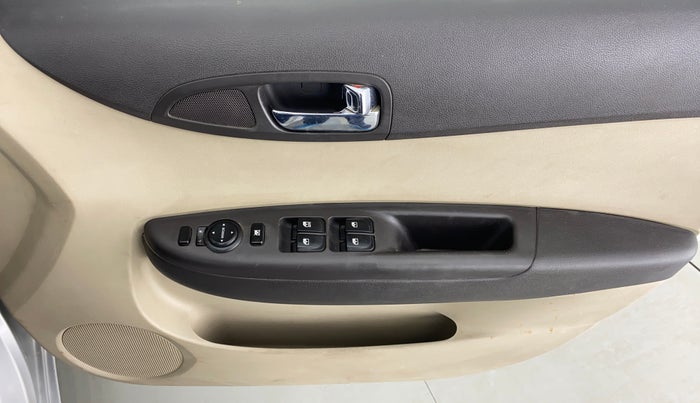 2014 Hyundai i20 MAGNA O 1.2, Petrol, Manual, 49,598 km, Driver Side Door Panels Control