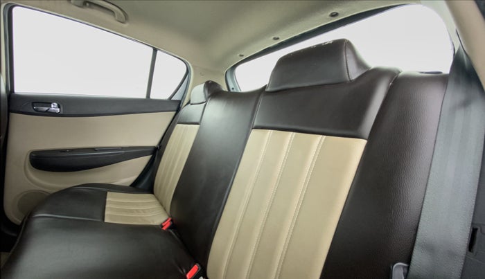 2014 Hyundai i20 MAGNA O 1.2, Petrol, Manual, 49,598 km, Right Side Rear Door Cabin