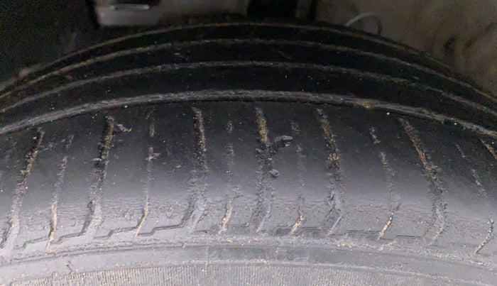 2019 Hyundai VENUE SX(O) CRDi, Diesel, Manual, 55,828 km, Left Front Tyre Tread
