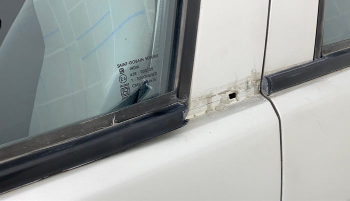 2012 Maruti Ritz LXI, Petrol, Manual, 32,749 km, Front passenger door - Weather strip has minor damage