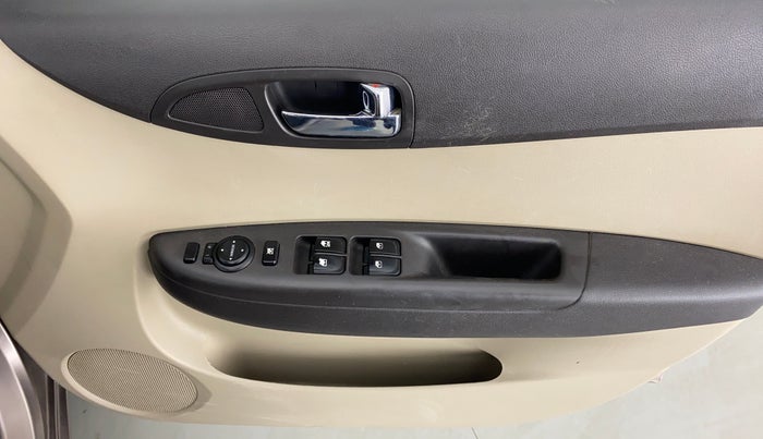2014 Hyundai i20 SPORTZ 1.2 VTVT, Petrol, Manual, 56,050 km, Driver Side Door Panels Control