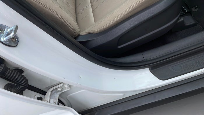 HYUNDAI TUCSON-Pillar RHS B Dent