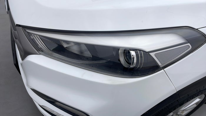 HYUNDAI TUCSON-Head Light LHS Fading