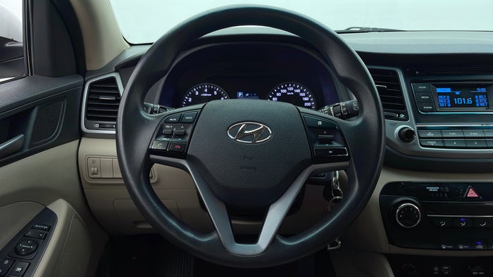 HYUNDAI TUCSON-Steering Wheel Close-up