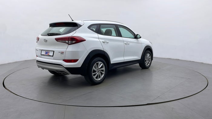 HYUNDAI TUCSON-Right Back Diagonal (45- Degree) View
