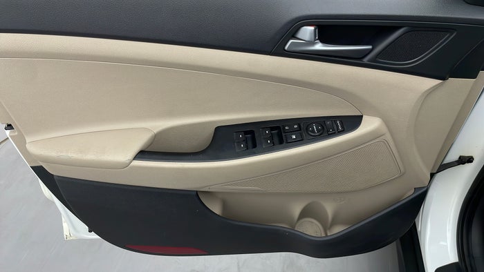 HYUNDAI TUCSON-Driver Side Door Panels Controls