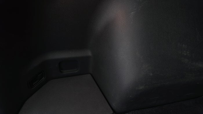 HYUNDAI TUCSON-Dicky /Boot Door Boot interior Scratch