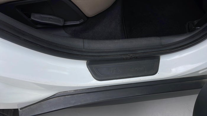 HYUNDAI TUCSON-Door Exterior RHS Rear Door Beading Missing/Broken