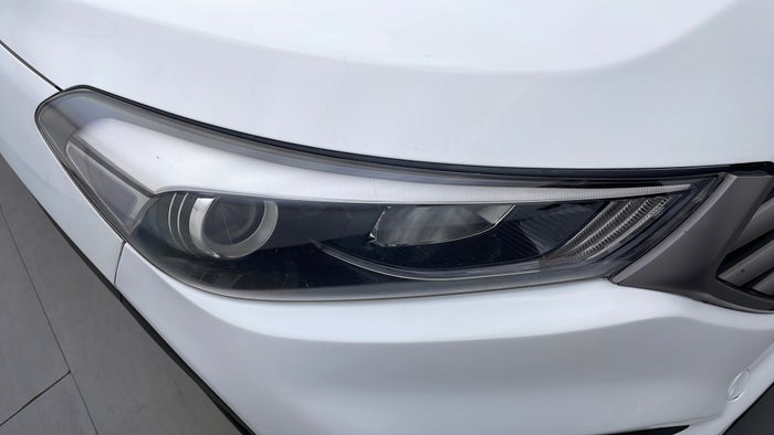 HYUNDAI TUCSON-Head Light RHS Scratch