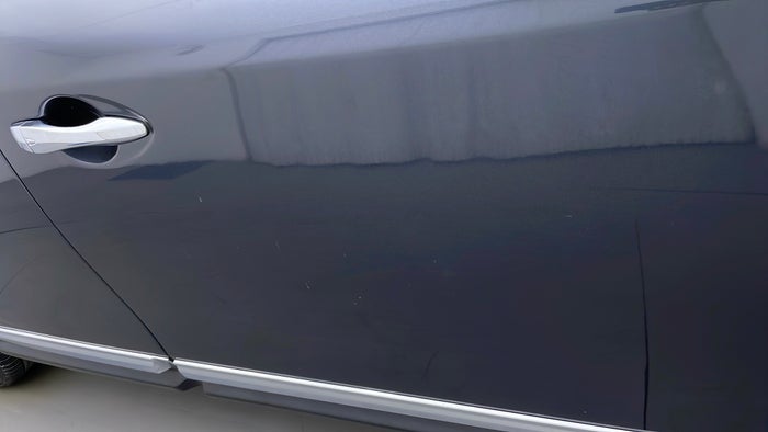 NISSAN PATHFINDER-Door Exterior RHS Front Scratch