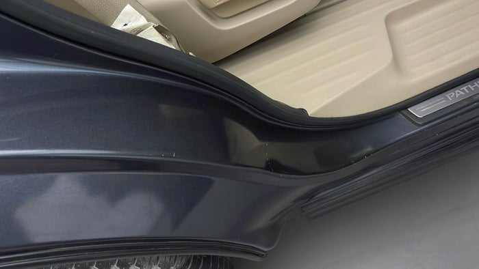 NISSAN PATHFINDER-Quarter Panel RHS Scratch