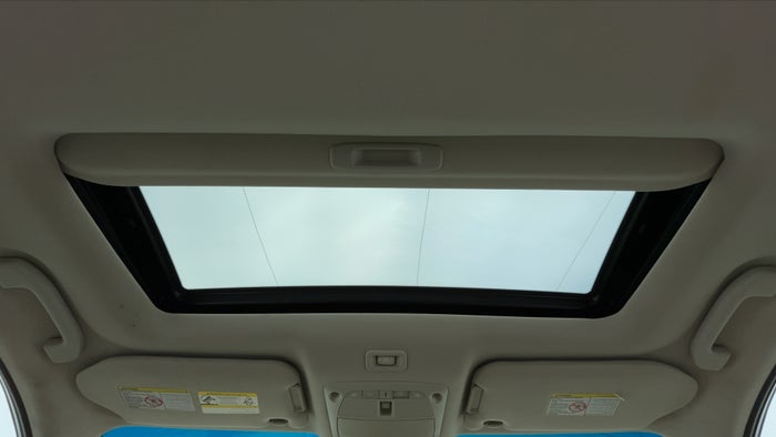 NISSAN PATHFINDER-Interior Sunroof/Moonroof