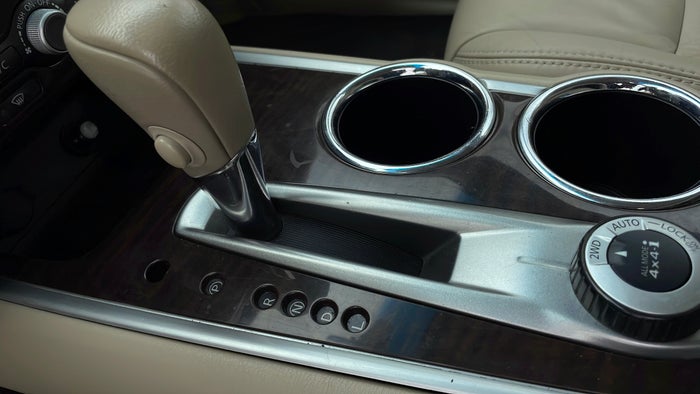 NISSAN PATHFINDER-Centre Console Cover Missing
