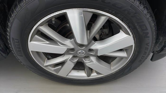 NISSAN PATHFINDER-Alloy Wheel RHS Front Scratch