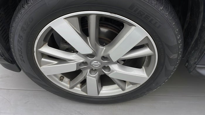 NISSAN PATHFINDER-Alloy Wheel LHS Front Scratch
