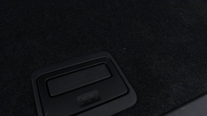 INFINITI QX60-Dicky /Boot Door Carpet Scratch