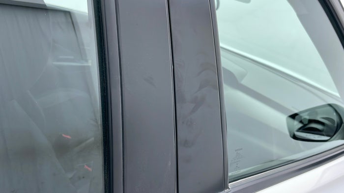 NISSAN KICKS-Pillar RHS B Scratch