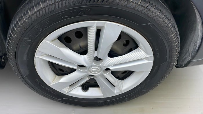 NISSAN KICKS-Wheel Cap RHS Front Scratch