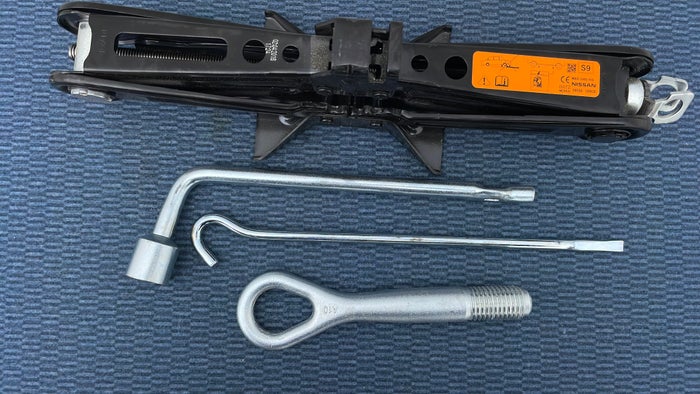 NISSAN KICKS-Tool Kit