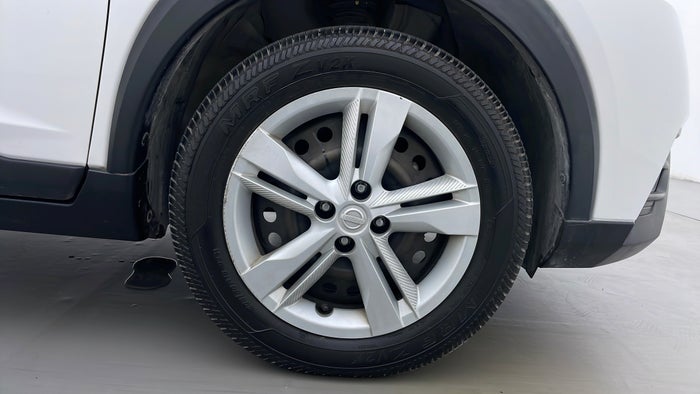 NISSAN KICKS-Right Front Tyre