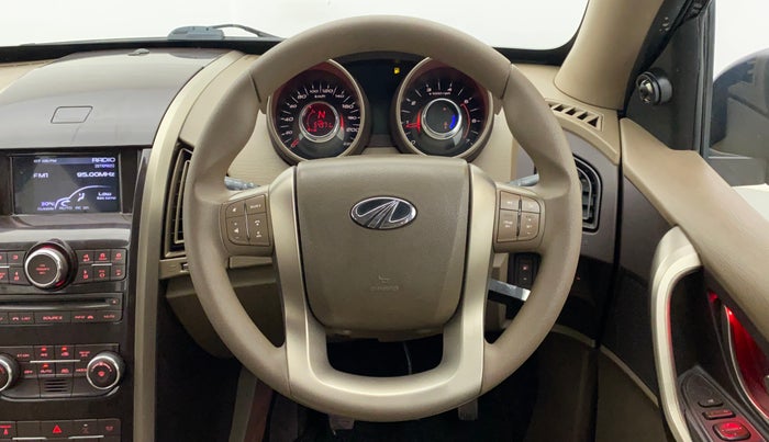 2015 Mahindra XUV500 W6, Diesel, Manual, 54,971 km, Steering Wheel Close Up