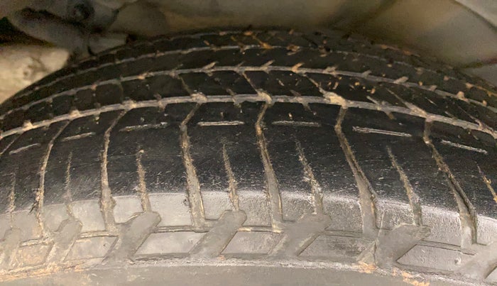 2015 Mahindra XUV500 W6, Diesel, Manual, 54,971 km, Left Rear Tyre Tread