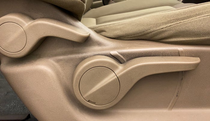2015 Mahindra XUV500 W6, Diesel, Manual, 54,971 km, Driver Side Adjustment Panel