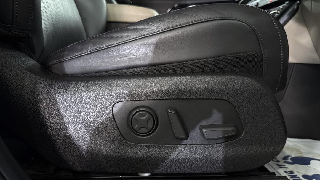 2022 Kia Carnival Platinum, Automatic, 38409 km, Drivers Side Adjustment Panel