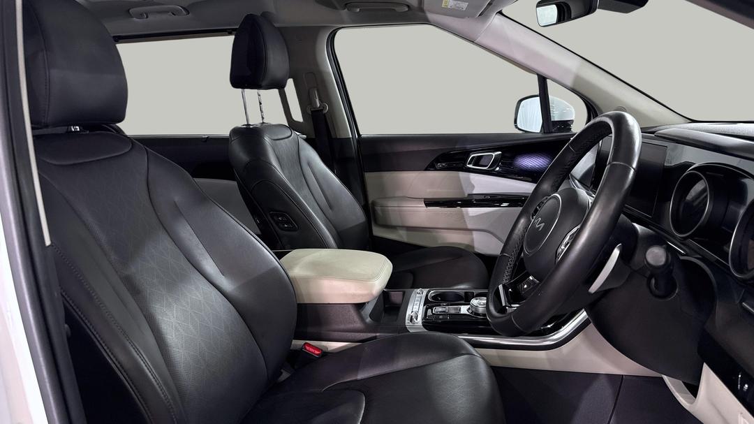 2022 Kia Carnival Platinum, Automatic, 38409 km, Right Side Front Door Cabin View