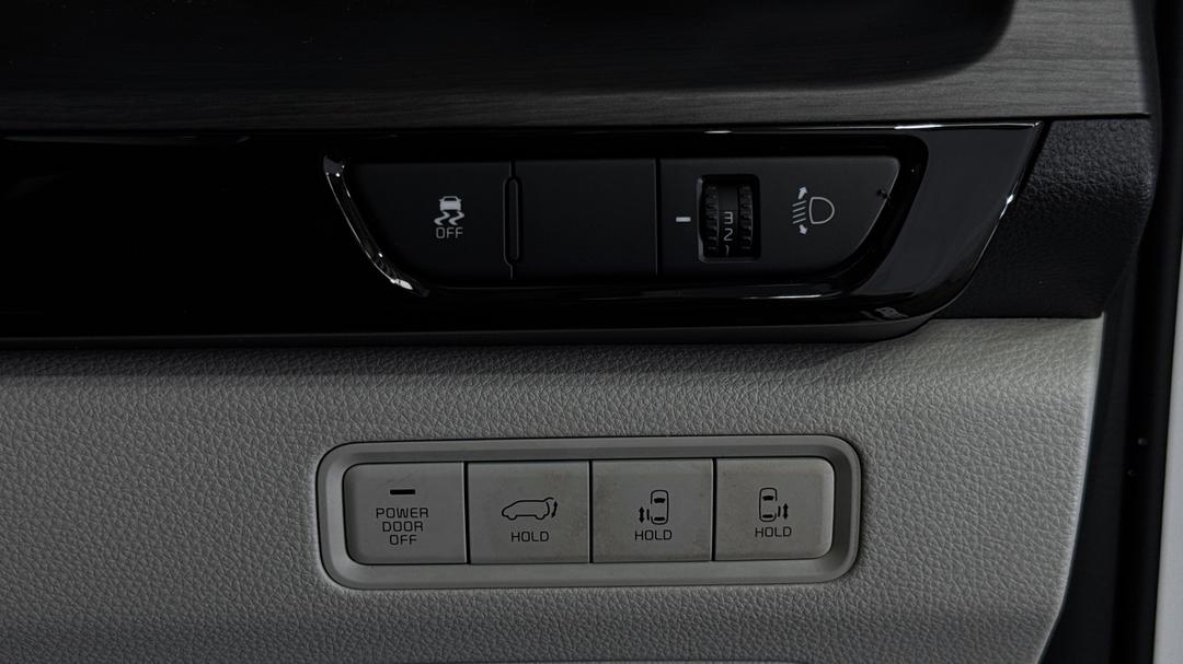 2022 Kia Carnival Platinum, Automatic, 38409 km, Utility Switches/Buttons