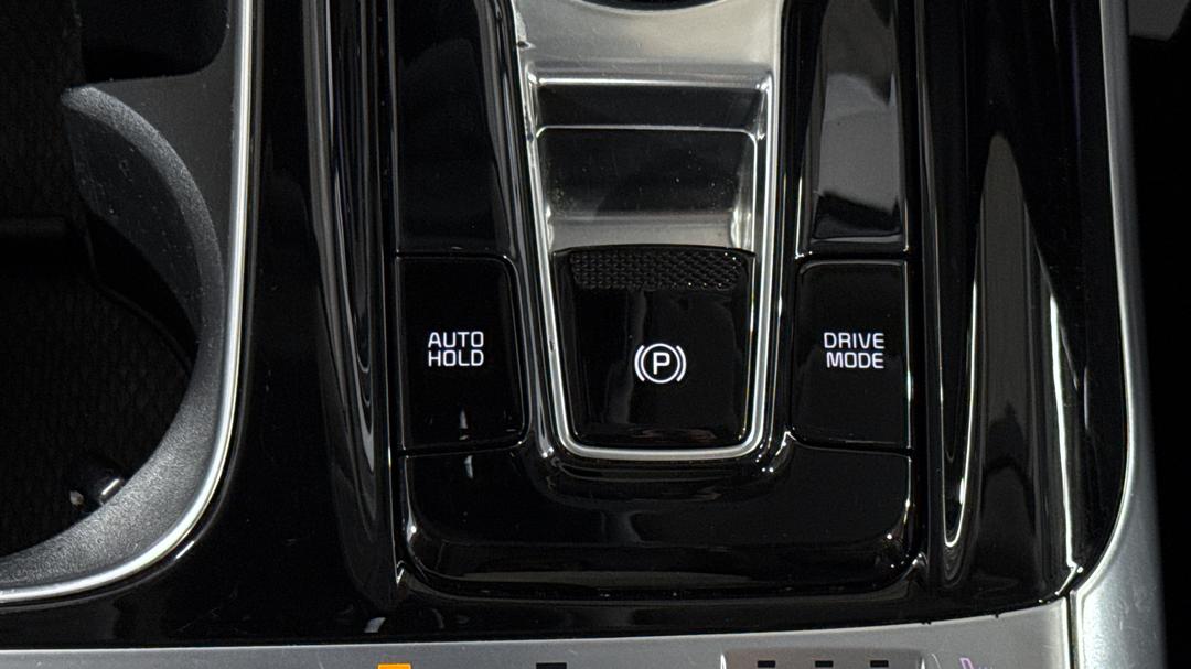 2022 Kia Carnival Platinum, Automatic, 38409 km, Handbrake