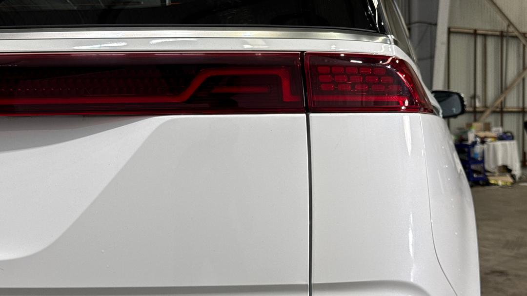 2022 Kia Carnival Platinum, Automatic, 38409 km, Badge (Boot Right Side)