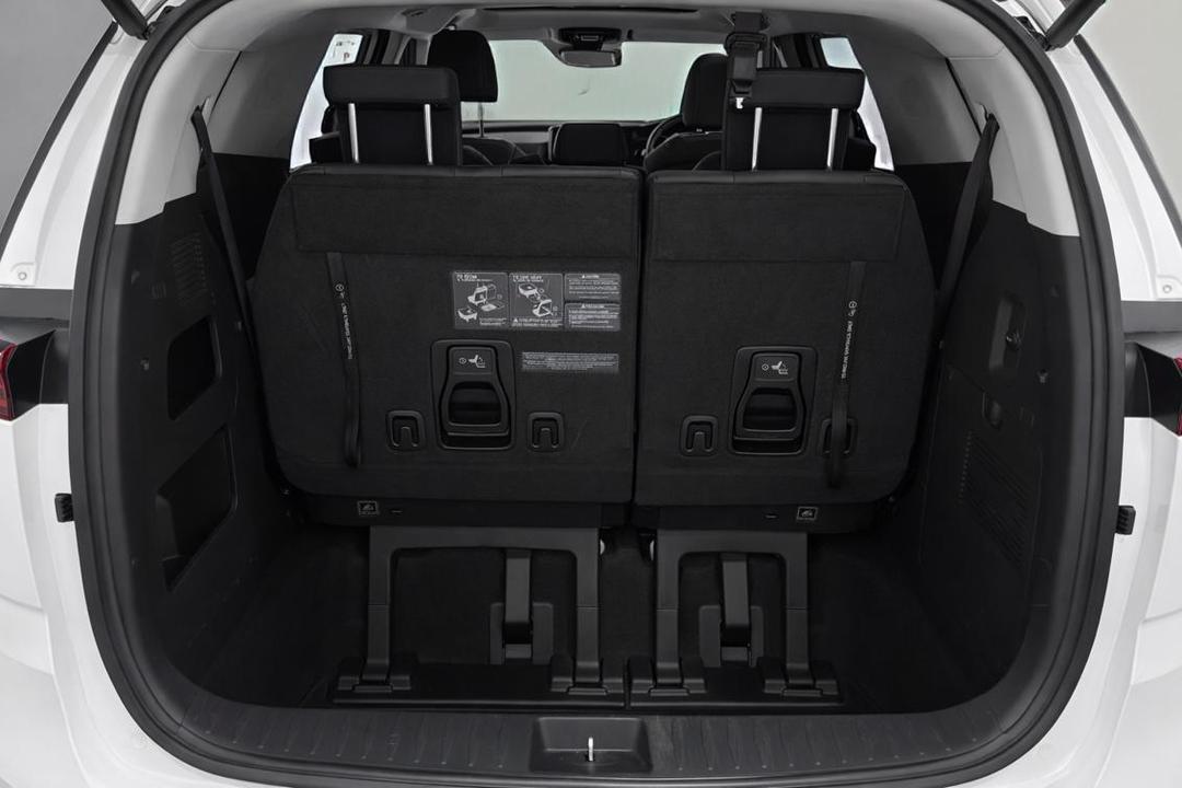 2022 Kia Carnival Platinum, Automatic, 38409 km, Boot Inside View